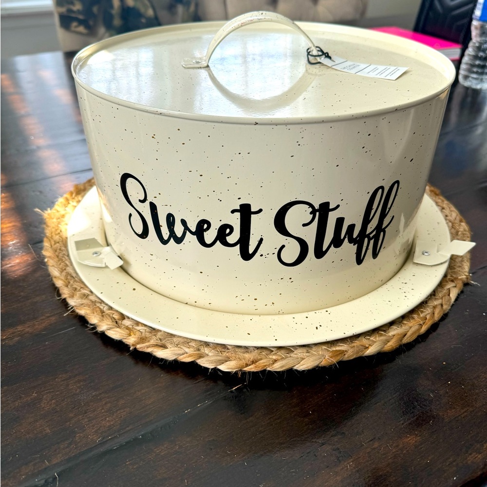 “Sweet Stuff” Cake Holder